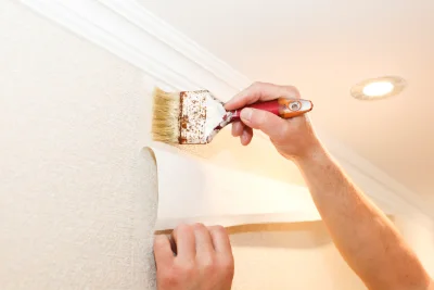Pose de papier peint à Coume — revêtements muraux et toiles de verre